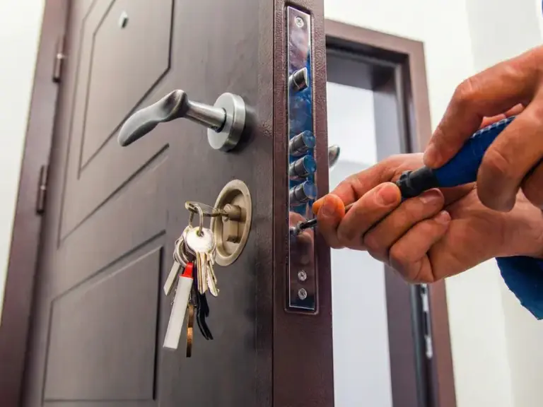 Porta blindada em São Carlos – instalação e manutenção
